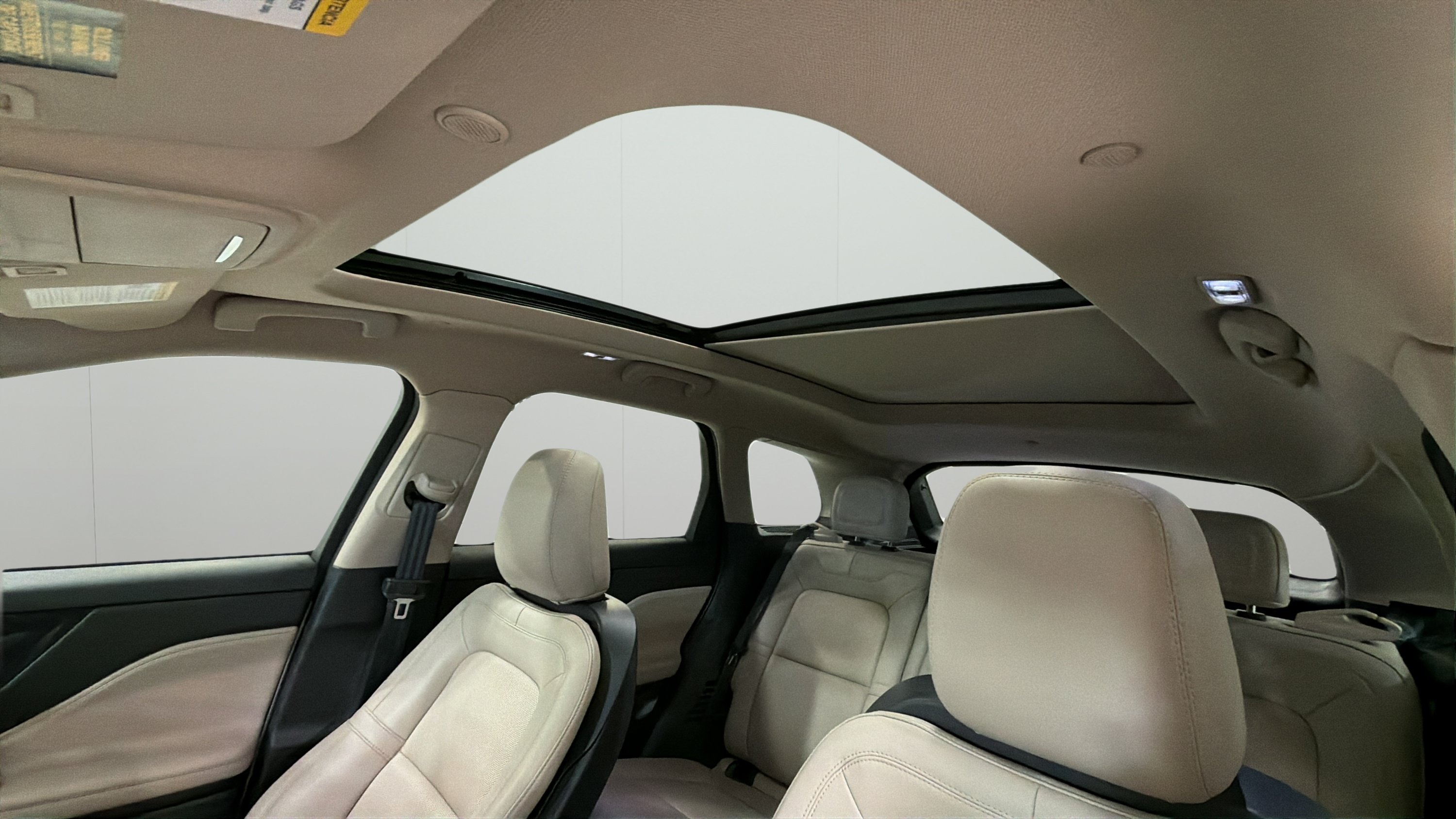 Used 2025 Lincoln Corsair Grand Touring AWD/4WD image 17