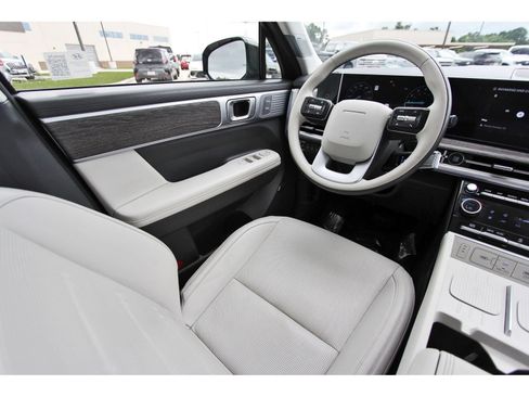 Used 2024 Hyundai Santa Fe Calligraphy FWD image 10