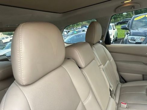 Used 2016 Nissan Pathfinder Platinum w/ Family Entertainment Package AWD/4WD image 17
