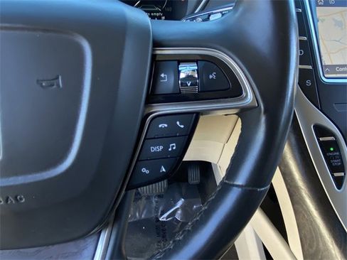 Used 2020 Lincoln Nautilus Reserve w/ Equipment Group 202A image 9