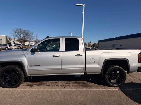 Used 2019 GMC Sierra 1500 SLE w/ SLE Value Package image 3