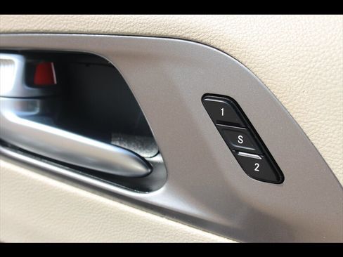 Used 2022 Chrysler Pacifica Touring-L FWD image 26