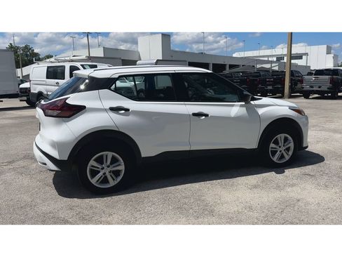 Used 2022 Nissan Kicks S FWD image 9