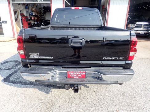 Used 2005 Chevrolet Silverado 2500 LT w/ Heavy-Duty Power Package AWD/4WD image 16