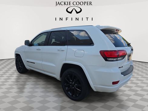 Used 2020 Jeep Grand Cherokee Altitude AWD/4WD image 7