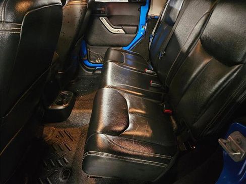 Used 2016 Jeep Wrangler Unlimited Rubicon image 14