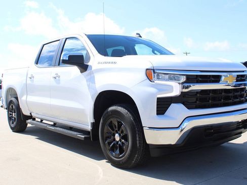 Used 2025 Chevrolet Silverado 1500 LT AWD/4WD image 3