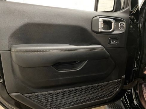 Used 2022 Jeep Wrangler Unlimited Sahara AWD/4WD image 15