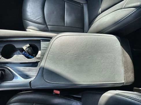 Used 2018 Buick Enclave Essence image 28