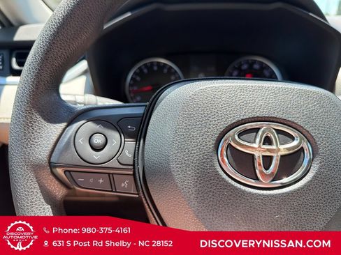 Used 2020 Toyota RAV4 XLE w/ Convenience Package FWD image 25