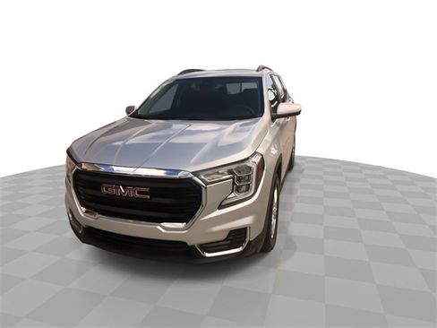 Used 2022 GMC Terrain SLE w/ Driver Convenience Package image 5