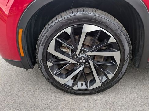 Used 2023 Mitsubishi Outlander SE image 9