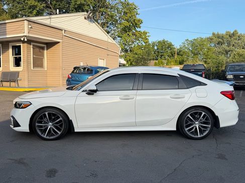 Used 2022 Honda Civic Touring image 2