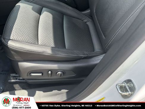 Certified 2022 Buick Encore GX Essence FWD image 19