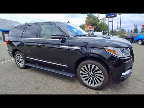 Used 2021 Lincoln Navigator Reserve w/ Luxury Package AWD/4WD image 2