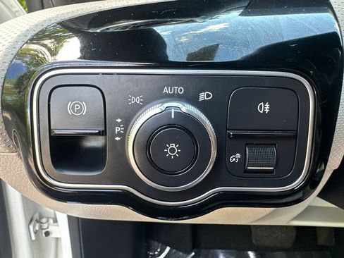 Used 2022 Mercedes-Benz CLA 250 4MATIC image 26