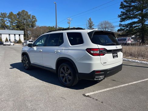 Certified 2023 Honda Pilot Sport image 12