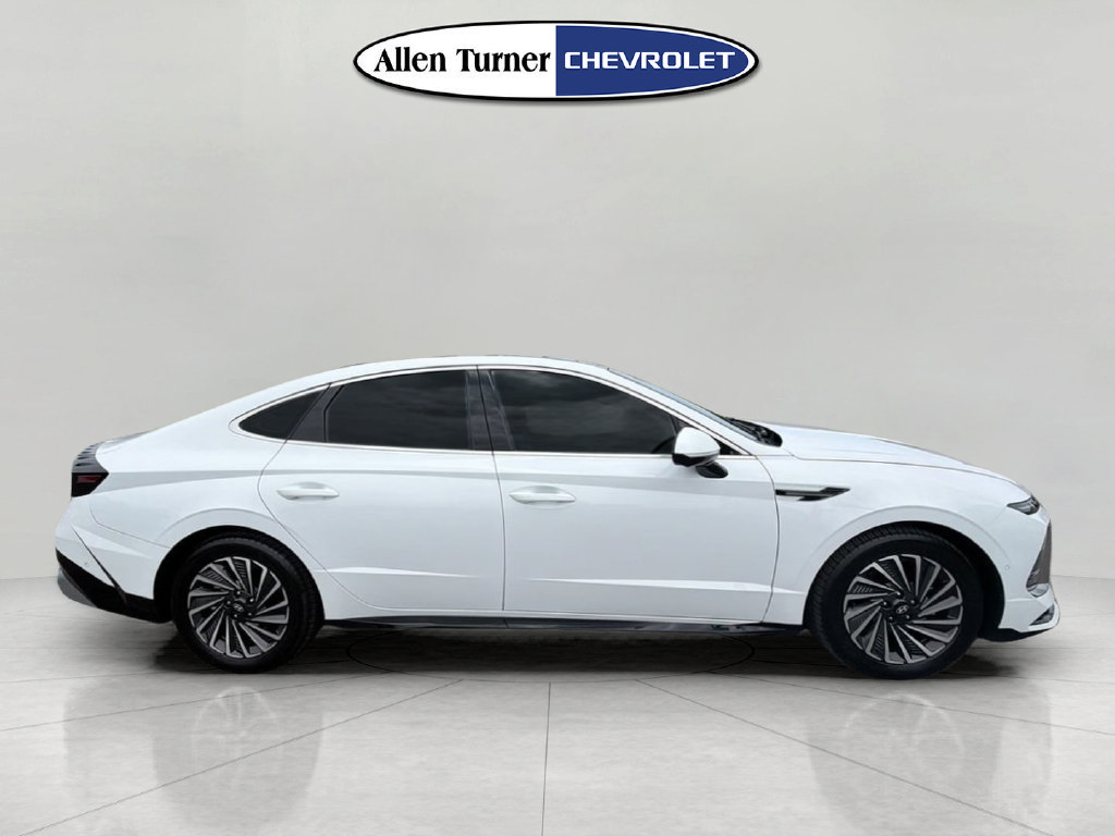 Used 2025 Hyundai Sonata Limited FWD image 3