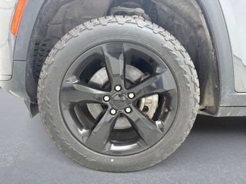 Used 2023 Jeep Grand Cherokee L Laredo AWD/4WD image 12