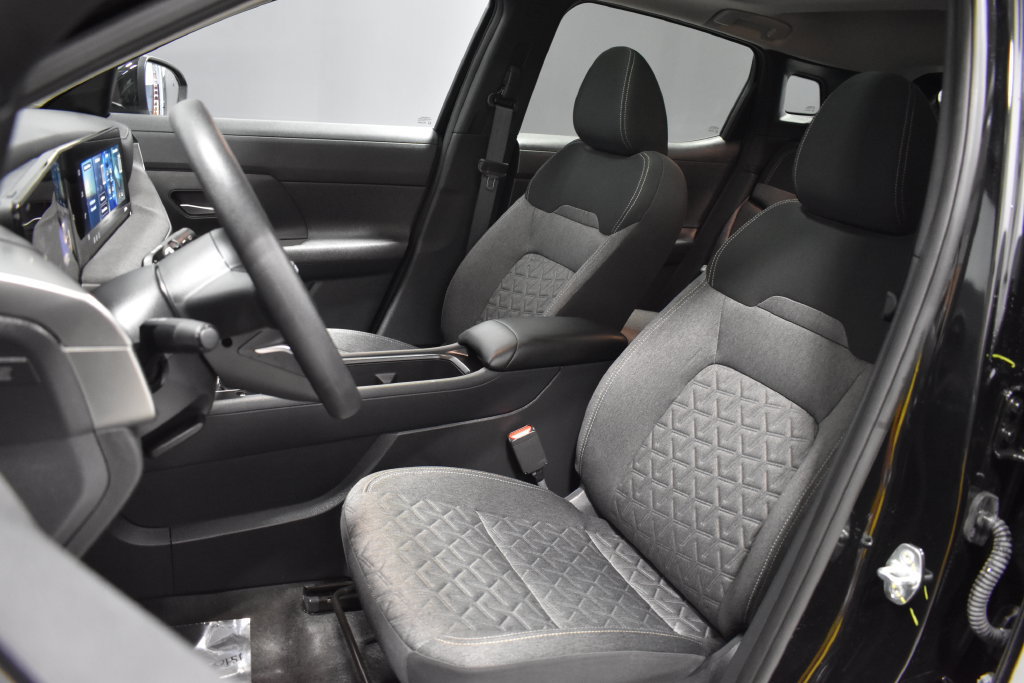 Certified 2026 Nissan Kicks SV w/ SV Premium Package AWD/4WD image 5