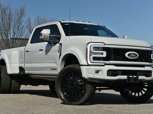 Used 2026 Ford F450 Platinum image 2