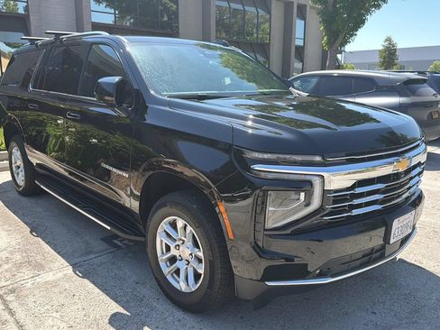 Used 2026 Chevrolet Suburban LT w/ Comfort Package RWD image 11
