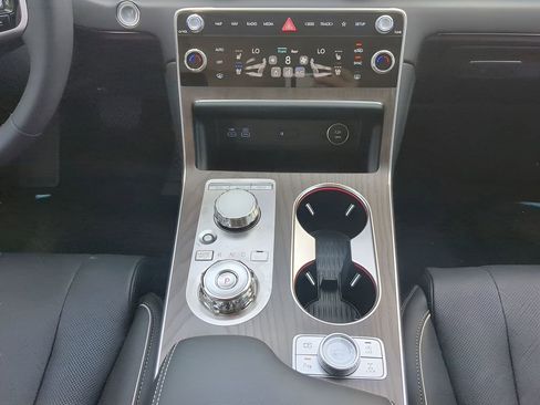 New 2025 Genesis GV80 3.5T Advanced image 17