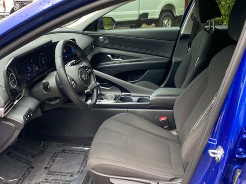 Used 2023 Hyundai Elantra SEL w/ Convenience Package FWD image 11