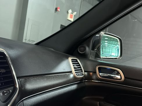 Used 2015 Jeep Grand Cherokee Limited w/ Luxury Group II AWD/4WD image 18