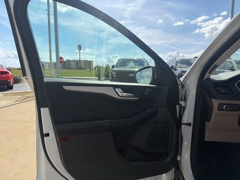 Used 2021 Ford Escape SEL w/ Technology Package image 14