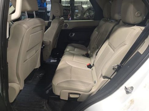 Used 2017 Land Rover Discovery HSE image 13