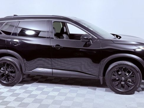 Used 2023 Nissan Rogue SV w/ Premium Package w/ SV Premium B Package FWD image 2