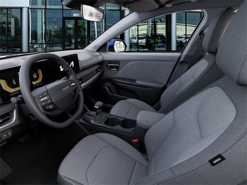 New 2025 Kia K4 LXS image 17
