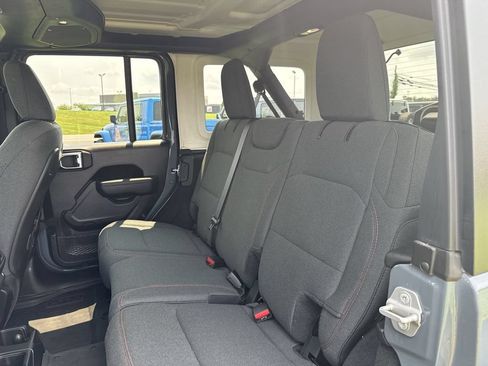 Used 2025 Jeep Wrangler Unlimited Rubicon w/ Convenience Group AWD/4WD image 19