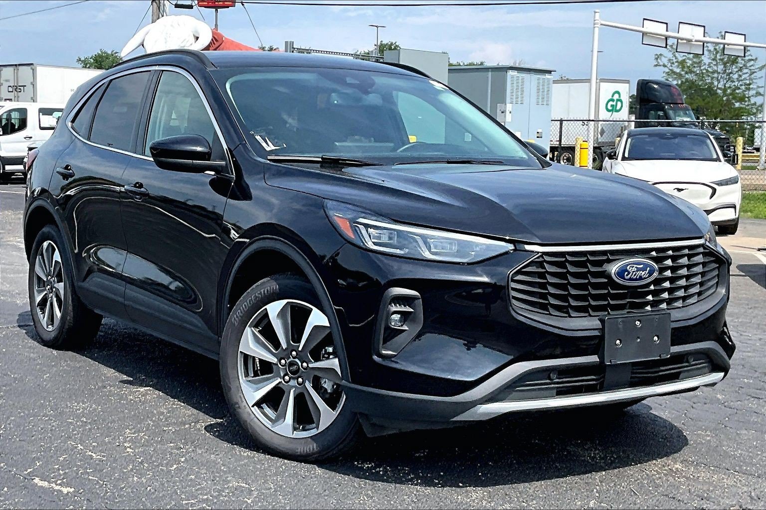 Certified 2025 Ford Escape Platinum AWD/4WD image 36