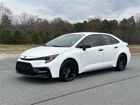 Used 2022 Toyota Corolla SE image 3