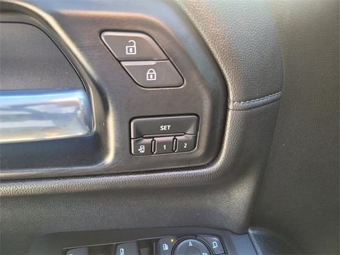 Used 2022 Chevrolet Silverado 1500 LTZ image 17