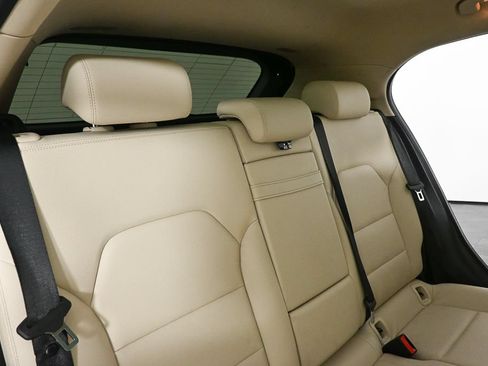 Certified 2020 Mercedes-Benz GLA 250 4MATIC image 22