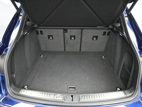 Certified 2025 Porsche Macan AWD/4WD image 27