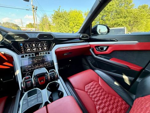 Used 2020 Lamborghini Urus AWD/4WD image 23