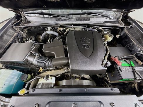 Certified 2017 Toyota Tacoma SR5 image 27