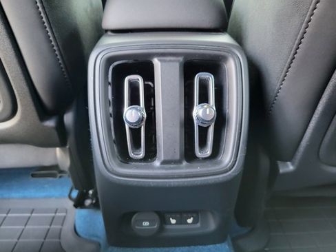 Used 2023 Volvo XC40 Recharge Ultimate image 25