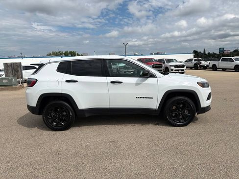 Used 2024 Jeep Compass Sport AWD/4WD image 4