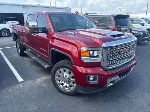 Used 2018 GMC Sierra 2500 Denali w/ Duramax Plus Package AWD/4WD image 3