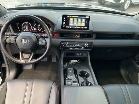 Used 2024 Honda Pilot TrailSport image 4