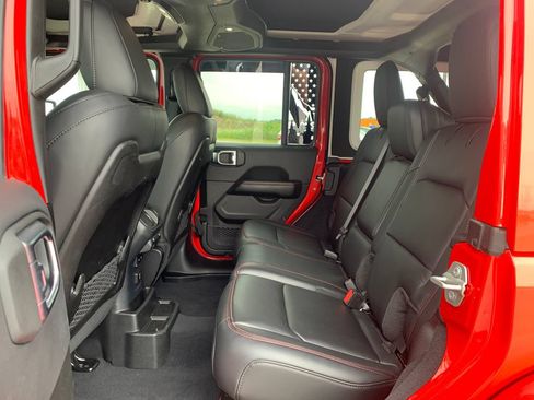Used 2024 Jeep Wrangler Unlimited Rubicon AWD/4WD image 18