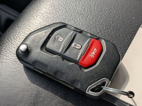 Used 2021 Jeep Wrangler Unlimited Sahara image 29