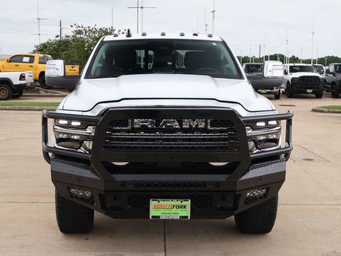 Used 2025 RAM 2500 Limited AWD/4WD image 2