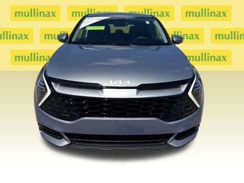 Used 2025 Kia Sportage EX FWD image 11