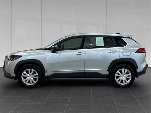 Used 2023 Toyota Corolla Cross L image 2